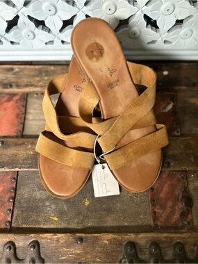 Mila Paoli Italy Size 8 Suede Leather Heeled Slide Sandals Tan Brown Strappy